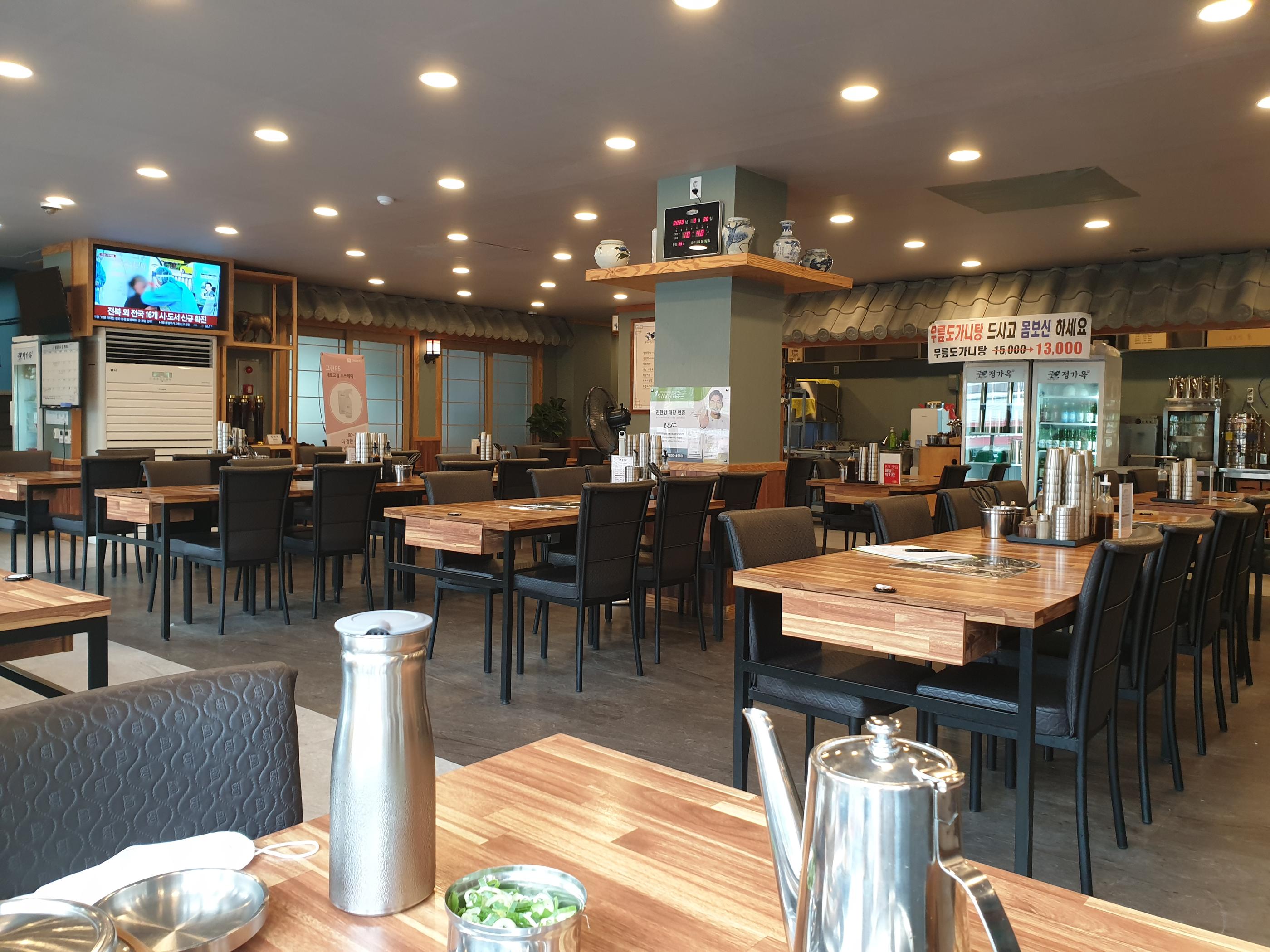 カルビタン、韓国旅行、韓国カルビタン、韓国料理、韓国タン、タン料理、韓国肉、韓国お肉料理、肉、ソルロンタン、牛骨スープ、牛スープ、トゥップルドゥンシム、骨付きカルビ