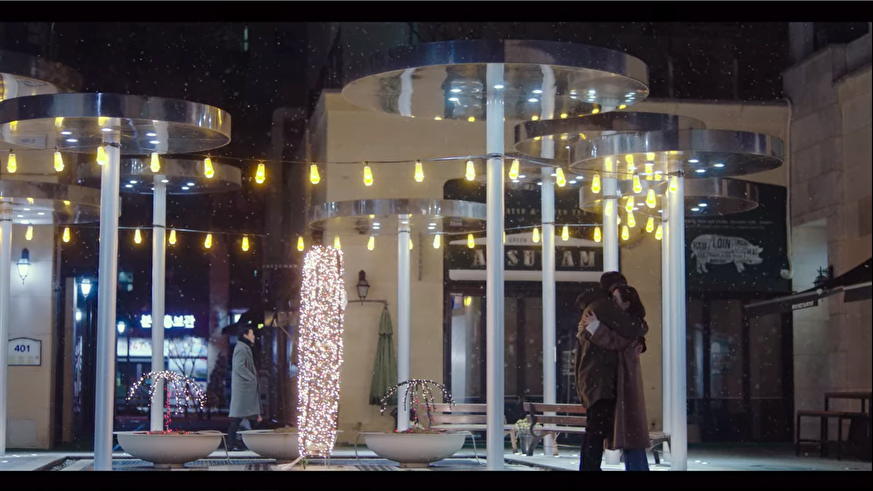 城南Amco Heritz的夜袭风景，《爱的迫降》第11集经典相遇画面，浪漫场所氛围升温