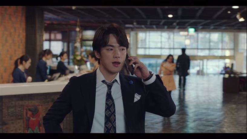 釜山Commodore酒店室内接待大堂，全景展示宽敞设施，《爱的迫降》拍摄地之一