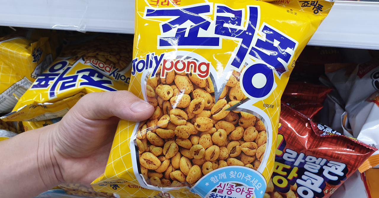 Crown Jolly Pong（크리운 죠리풍），韓國經典酥脆零食，常用於飲品點綴，自1972年展開販售。