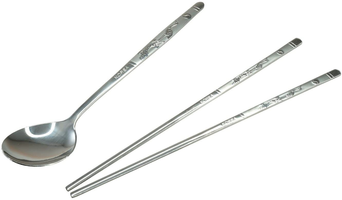 Lý do thú vị đằng sau việc đũa của Hàn Quốc có hình dẹt 