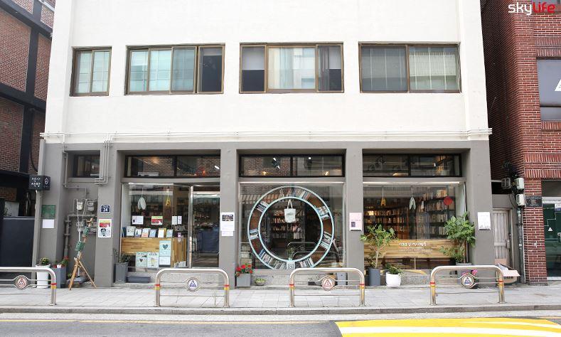 Сөүл хотын номын дэлгүүрийн энгийн гадаргуу.