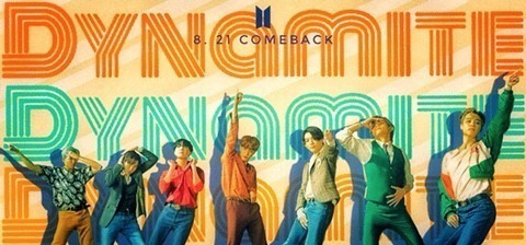 BTS的新单曲《Dynamite》的回归宣传海报，展示七位成员的集体形象，以充满活力的背景和复古风格主题，宣传他们备受期待的音乐回归。