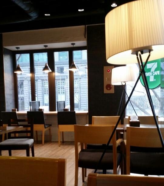 韓国、韓国コンビニ、韓国カフェ、コンビニ、カフェみたいなコンビニ、カフェスペース、韓国休憩、ロッテワールド休憩、ロッテワールドモール休憩、釜山コンビニ、ソウル市庁コンビニ、ソウル市庁