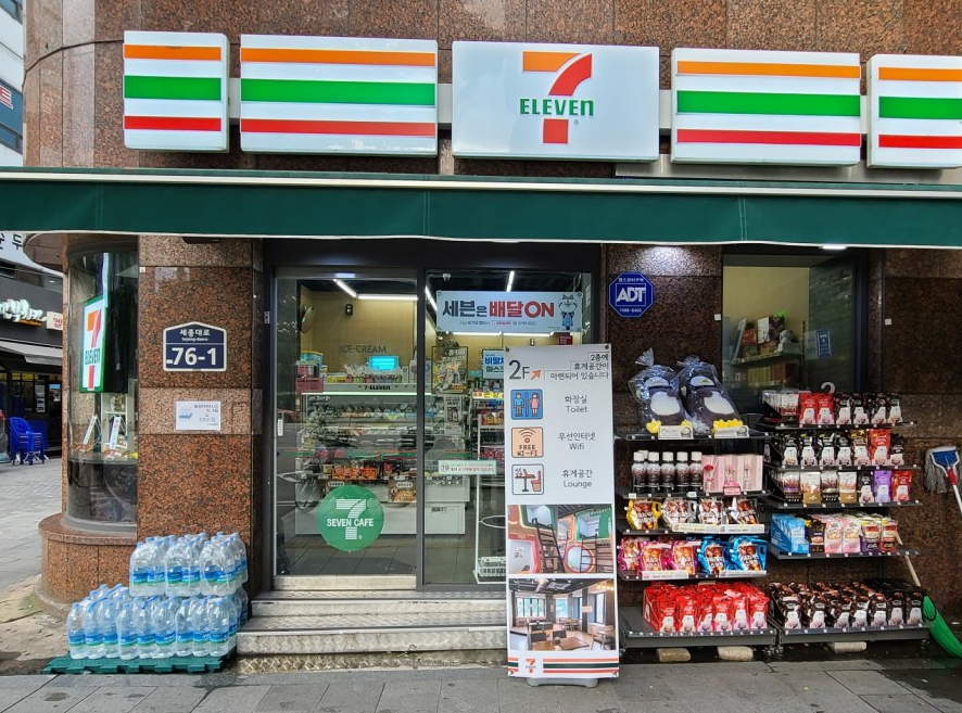 韓国、韓国コンビニ、韓国カフェ、コンビニ、カフェみたいなコンビニ、カフェスペース、韓国休憩、ロッテワールド休憩、ロッテワールドモール休憩、釜山コンビニ、ソウル市庁コンビニ、ソウル市庁