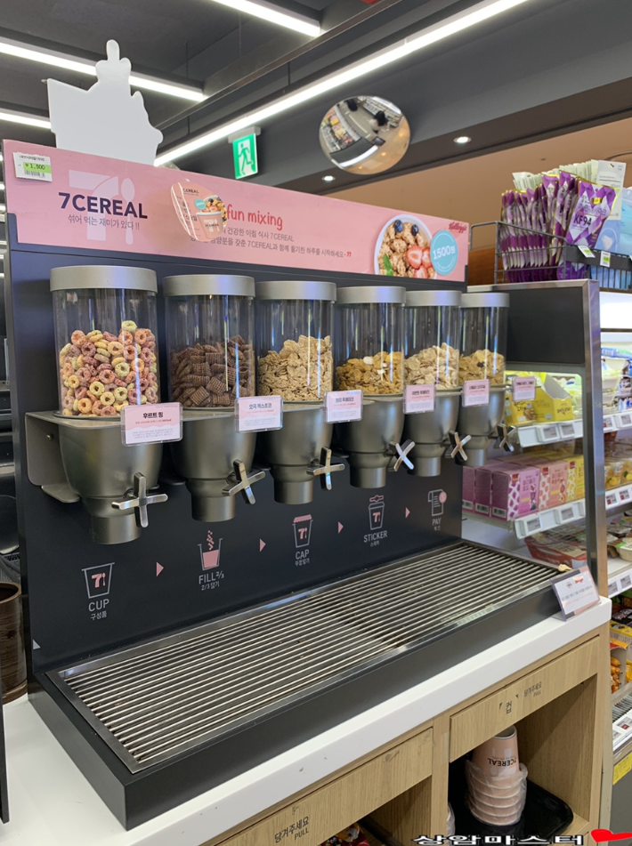 韓国、韓国コンビニ、韓国カフェ、コンビニ、カフェみたいなコンビニ、カフェスペース、韓国休憩、ロッテワールド休憩、ロッテワールドモール休憩、釜山コンビニ、ソウル市庁コンビニ、ソウル市庁