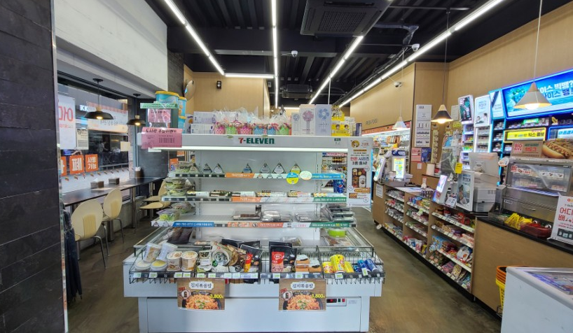 韓国、韓国コンビニ、韓国カフェ、コンビニ、カフェみたいなコンビニ、カフェスペース、韓国休憩、ロッテワールド休憩、ロッテワールドモール休憩、釜山コンビニ、ソウル市庁コンビニ、ソウル市庁