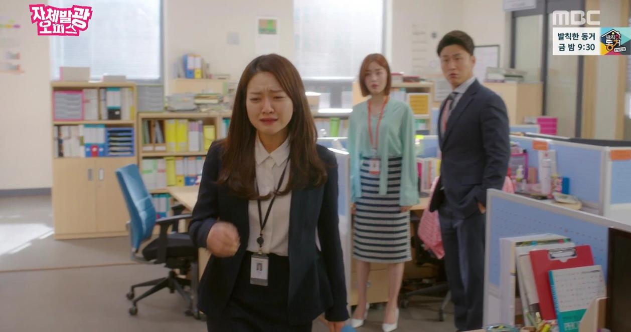 7 khoảnh khắc khiến bạn nhận ra làm việc ở Hàn không sướng như mơ 