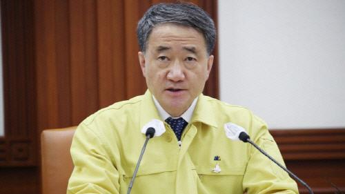 健康福祉部長官が会議で発言する様子、韓国での防疫強化に関する説明