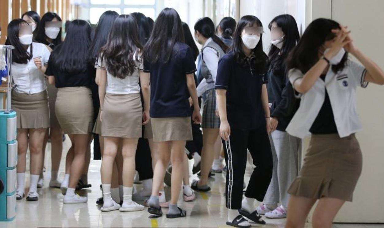 เมื่อชุดนักเรียนคือสิ่งที่คนรุ่นก่อนปลูกฝังให้เชื่อว่าคือ