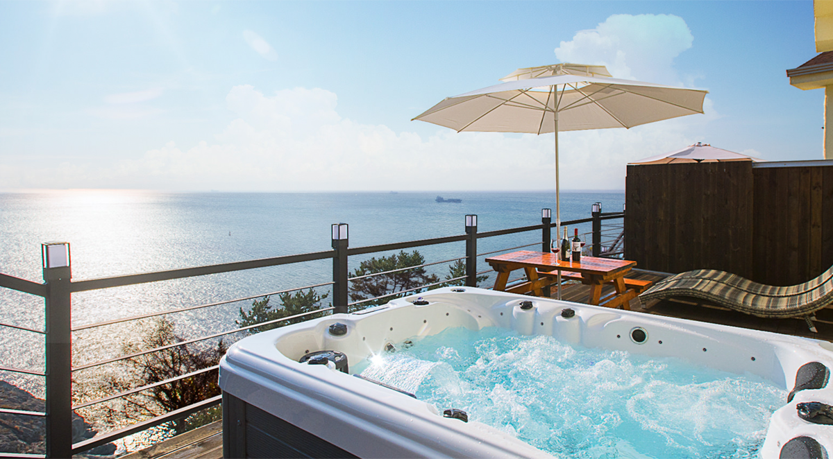 韓國南海maruwaara飯店的露天浴池，看著韓國南方海岸的美麗景色，令人心曠神怡。