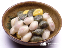 韓国の絵本、그림책、ソリちゃんのチュソク、솔리의추석、추석、韓国の昔話、韓国の本、韓国の童話、ソンピョン、송편