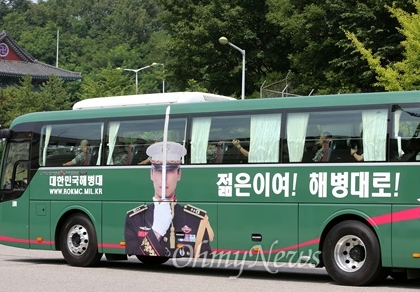 ทหารเรือและทหารบกโดนล่วงละเมิดทางเพศ โดนฉี่ราดและโดยทำร้ายจากทหารยศสูงกว่า...เปิดเผยด้านมืดของกรมทหารเรือเกาหลีที่เป็นนรกบนดิน