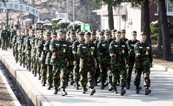 ทหารเรือและทหารบกโดนล่วงละเมิดทางเพศ โดนฉี่ราดและโดยทำร้ายจากทหารยศสูงกว่า...เปิดเผยด้านมืดของกรมทหารเรือเกาหลีที่เป็นนรกบนดิน