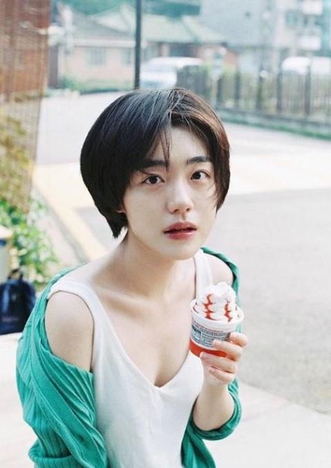 ลุคสาวผมสั้นกำลังมาแรง! พบกับเหล่าคนดังเกาหลีที่มาพร้อมทรงผมสั้นประจำปี 2025 เห็นแล้วคุณผู้หญิงทั้งหลายต้องอยากตัดตาม