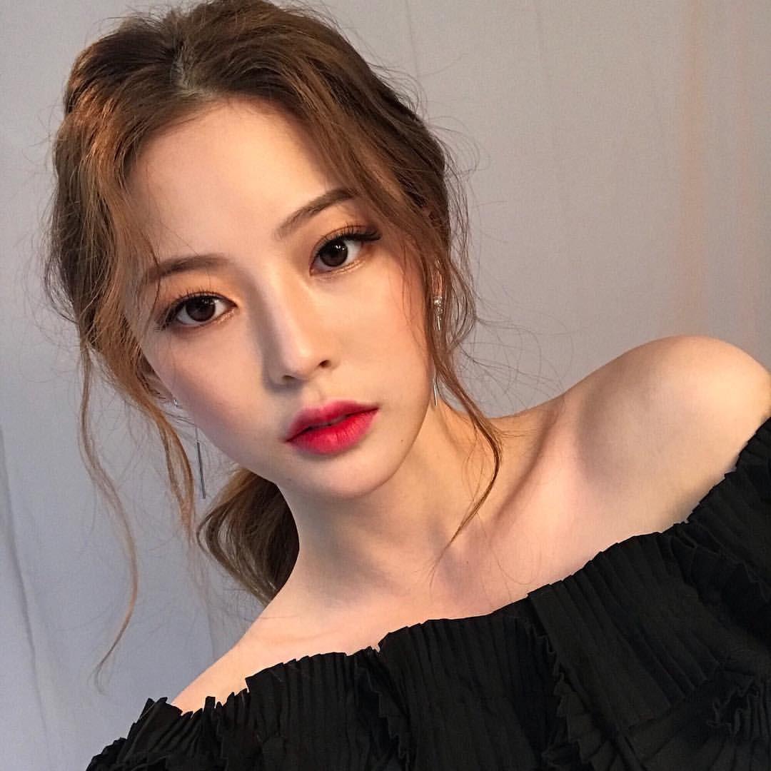 เรื่องความสวยความงามมันรอกันไม่ได้ ! พบคนดังเกาหลีคนไหนที่ถูกเลือกให้เป็นต้นแบบการศัลยกรรมมากที่สุดในคลินิกความงามที่เกาหลี