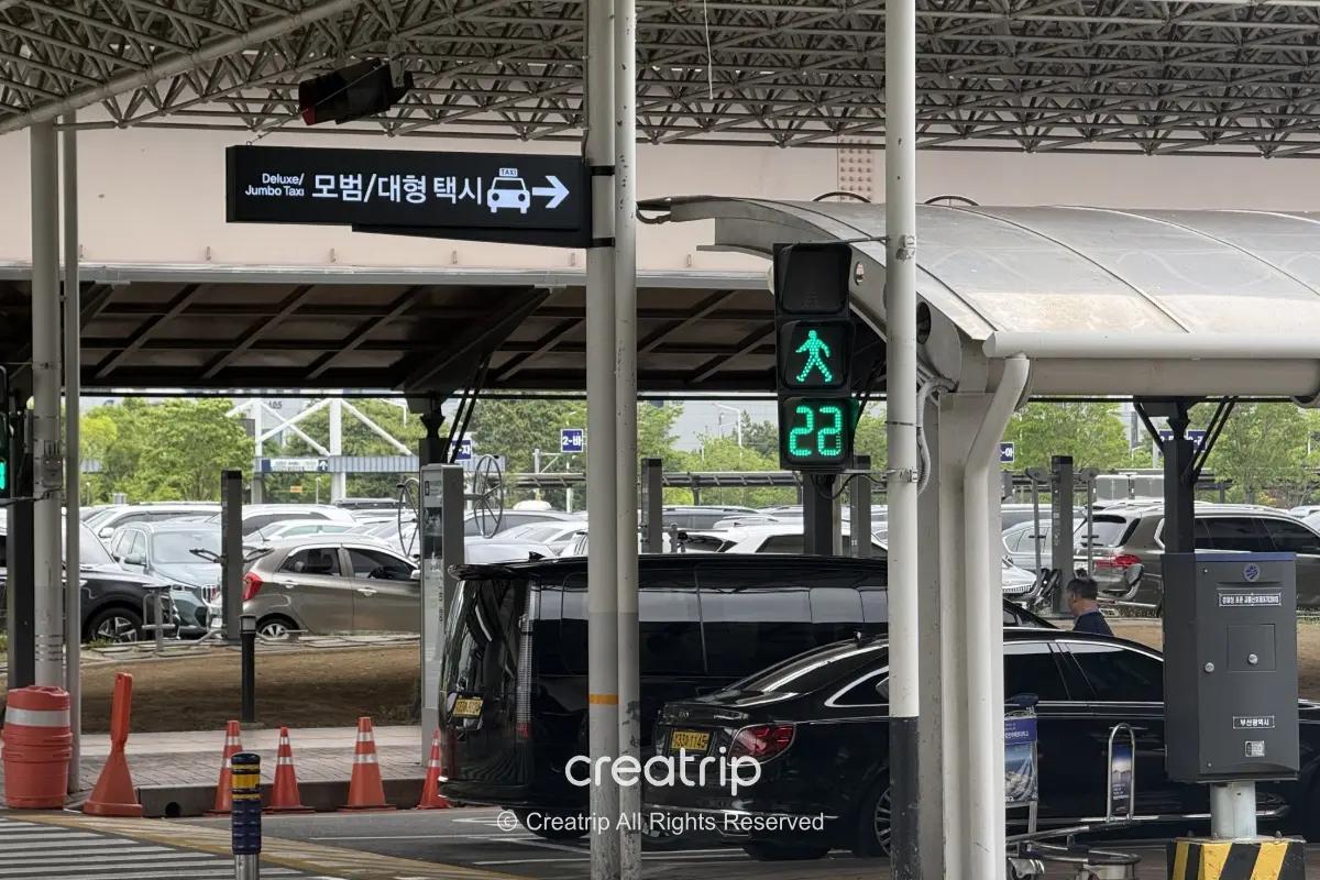 Taxi and airport transfer information at Gimhae International Airport