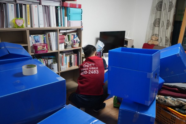 韓國包裝搬屋服務、搬屋工人、書架