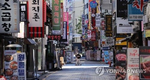 รัฐบาลเกาหลีใต้ตัดสินใจประกาศลดระดับมาตรการความปลอดภัยจากระดับ 2.5 เหลือระดับ 2 หลังจากที่สามารถควบคุมจำนวนผู้ติดเชื้ดรายวัยได้ต่ำกว่า 200 ราย