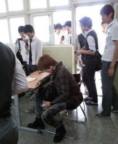 ถึงแม้การเรียรถือเป็นเรื่องที่สำคัญสำหรับคนเกาหลี แต่มีคนดังเกาหลีหลายคนเลือกที่จะพักการเรียน นอกจากเหตุผลเรื่องงานแล้วยังมีเหตุผลซ่อนอยู่อีกหรือไม่?