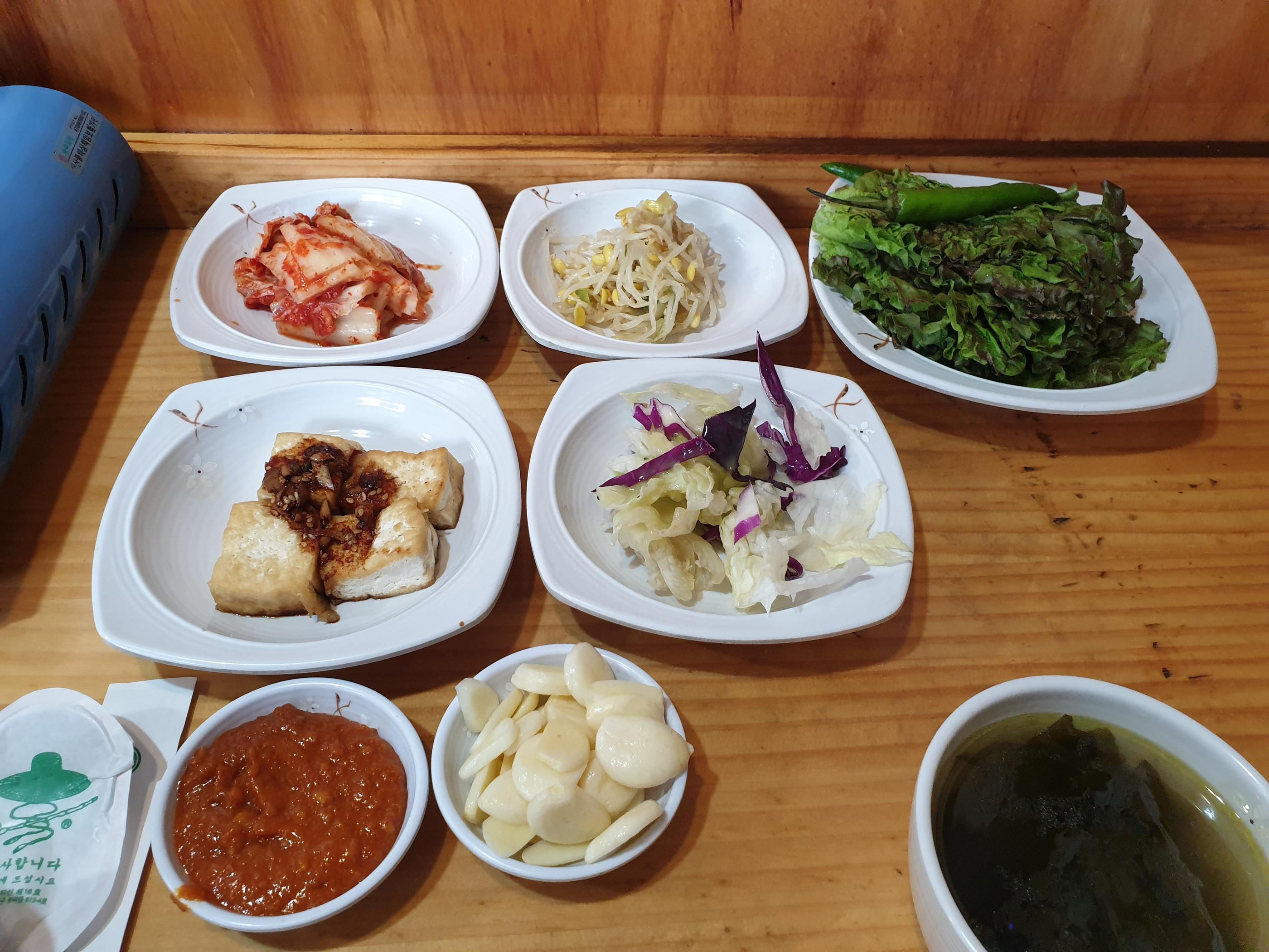 dokgojin, korean barbeque restaurant in bucheon, banchans, side dishes