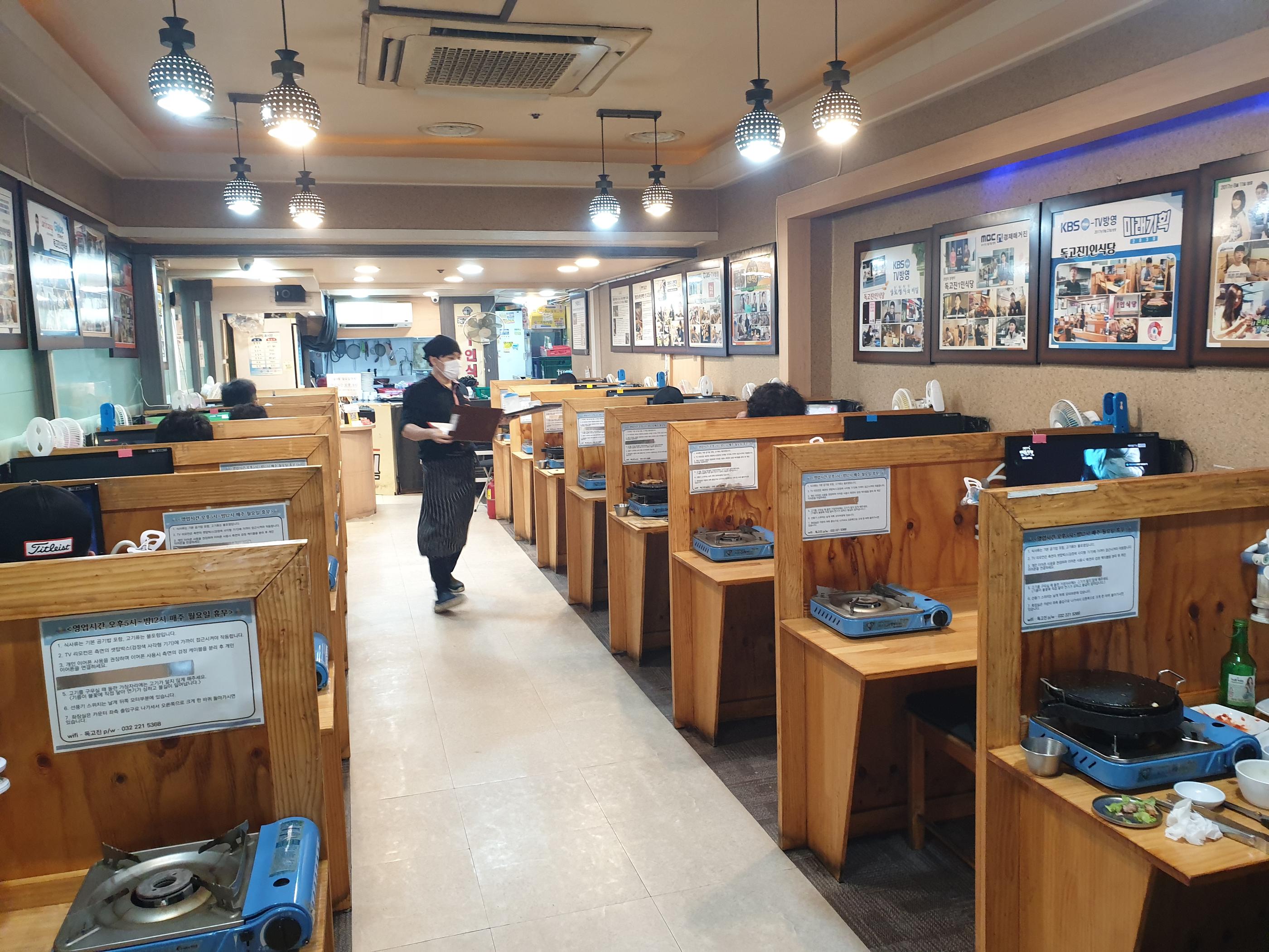 pork belly, samgyeopsal, restaurant for solo diners near seoul