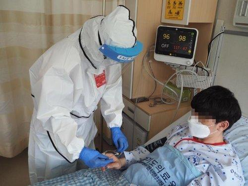 ข้อมูลจาก KCDC  รายงานว่า จากการสำรวจกลุ่มตัวอย่างแบบสุ่มจำนวน 1,440 รายพบว่ามีเพียง 1 รายเท่านั้นที่ตรวจพบแอนตี้บอดี!