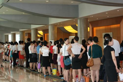 จริงหรือไม่...แอร์เกาหลีส่วนใหญ่ผ่านมีดหมอเพื่อให้ได้ใบหน้าในอุดมคติของบริษัท? แอร์ = เป็นเซเลบในชุมชน?