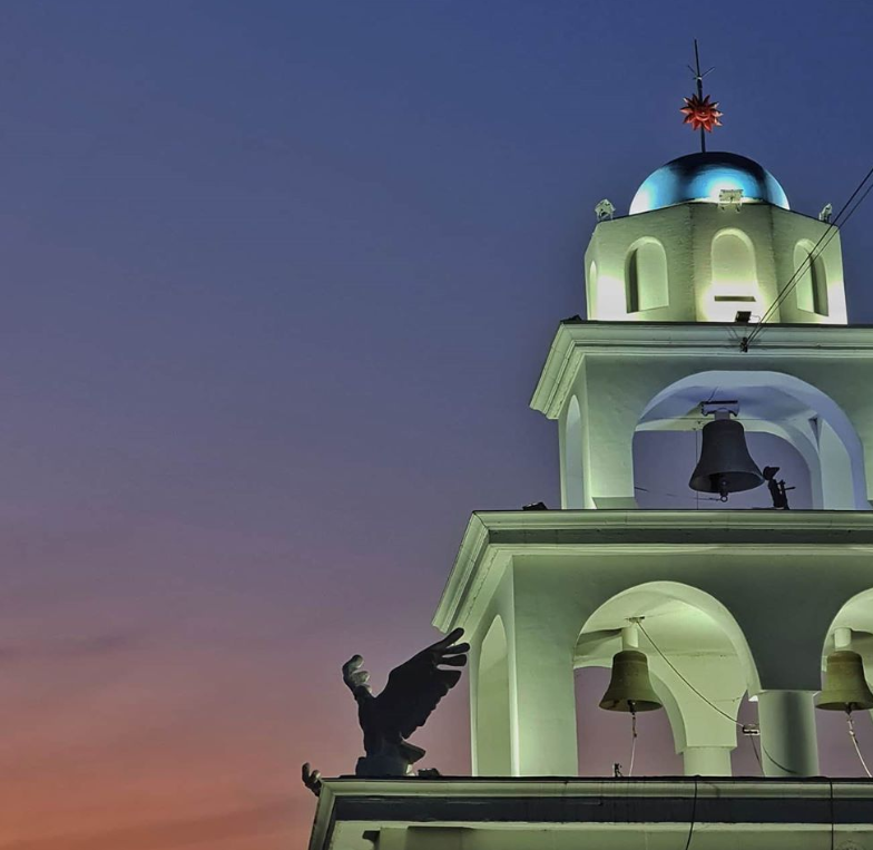 Ein Sonnenuntergangsfoto des Santorini-Wahrzeichens von Chuncheon, schöne Himmelslandschaft