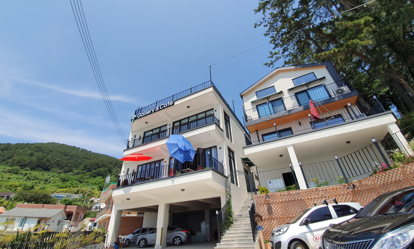 su gallery and cafe, exterior