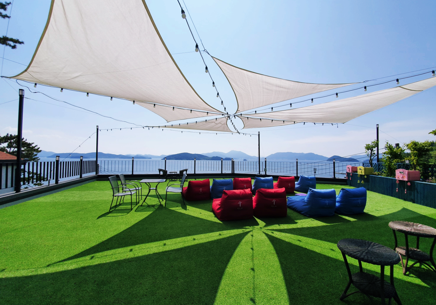 su gallery and cafe, rooftop in namhae, korea, beautiful ocean view