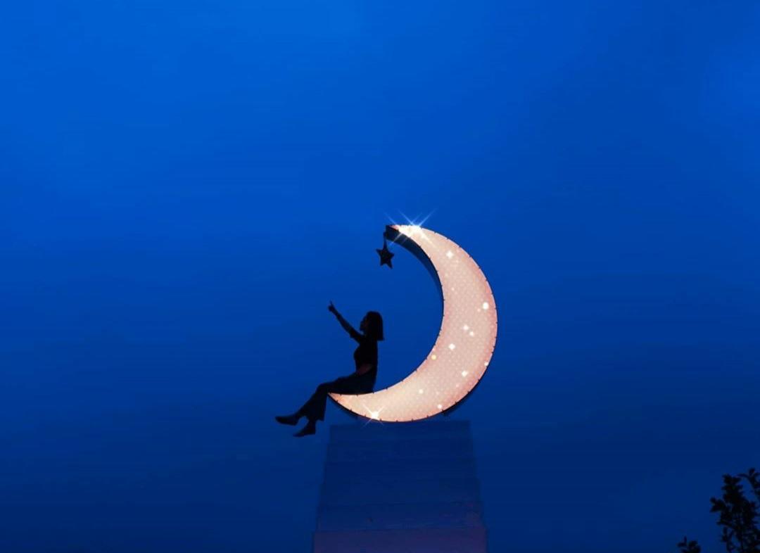 su gallery and cafe in namhae, korea, the best photo spot of a whimsical moon statue