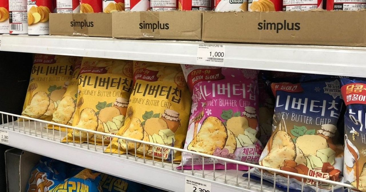 Interesting Facts About Korean Food Companies! Samyang Are Considered Traitors? Which Company Released The First Korean Chewing Gum?, honey butter chips on display, honey butter chips haitai