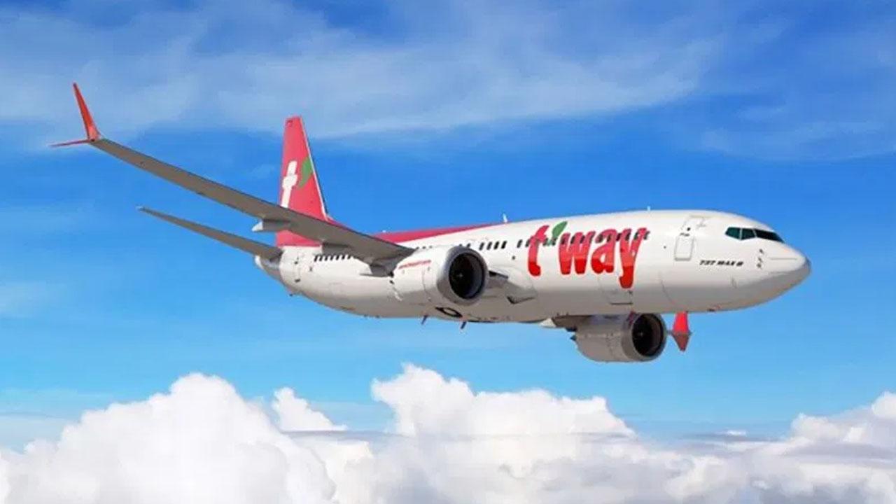 ภาพเครื่องบิน T’way ที่กำลังบินอยู่บนท้องฟ้า
