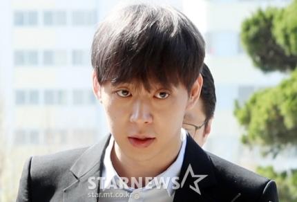 パク・ユチョン、スター・ニュースによる撮影、2020年タイでのコンサート告知写真