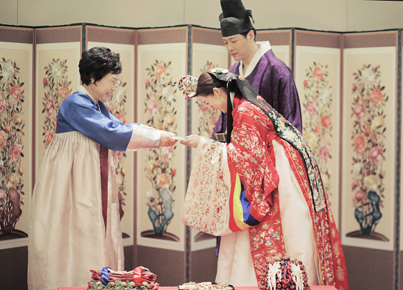 Interesting Aspects of Traditional Korean Wedding Culture, What makes Korean traditional weddings so much different from modern ones?