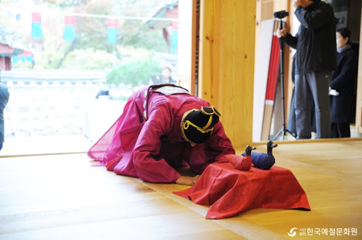 Interesting Aspects of Traditional Korean Wedding Culture, What makes Korean traditional weddings so much different from modern ones?