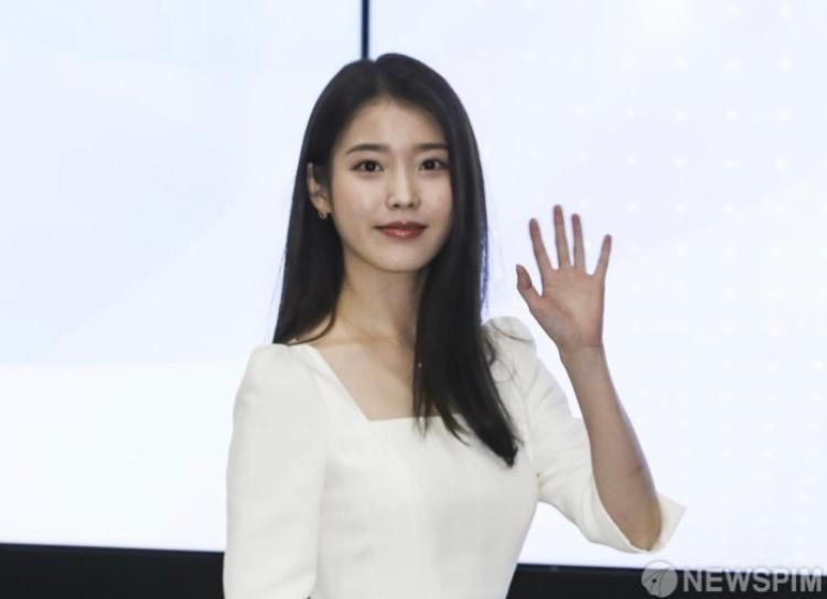 IUがまた！｢デビュー12周年｣迎えファンクラブ名で1億ウォンを寄付 