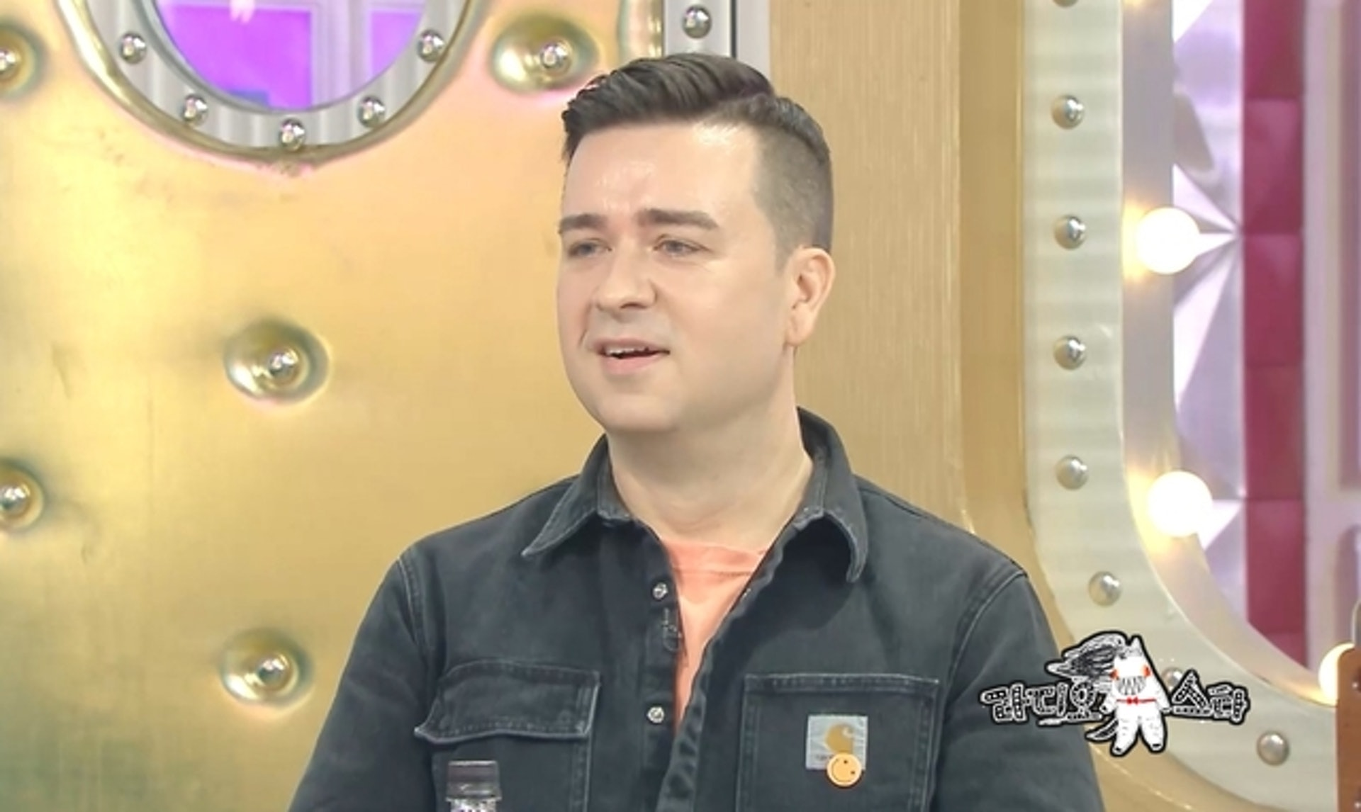 Sam Hammington在韓國綜藝節目中露面的形象，體現了他在減重後的新形象。