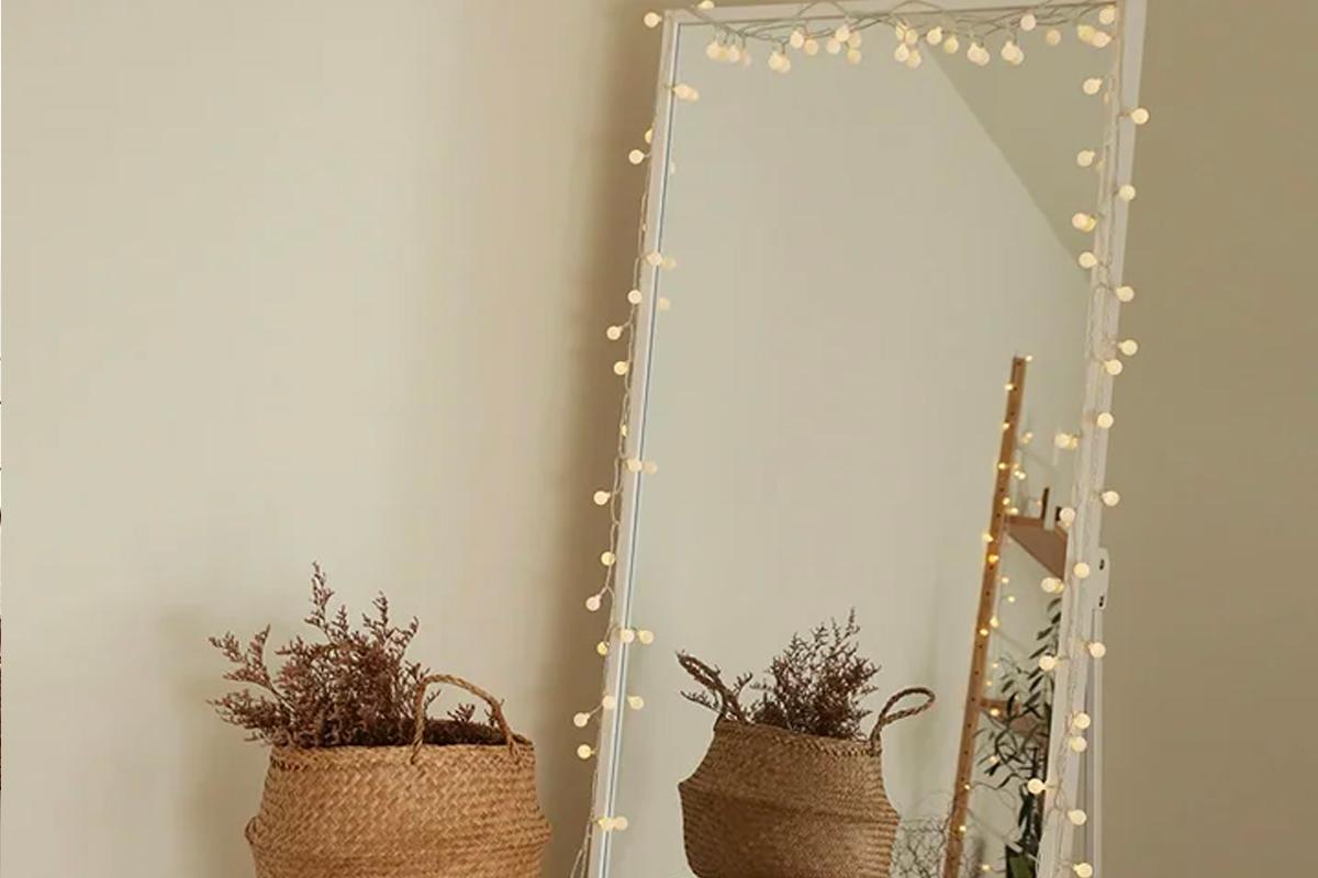 韓國風格的房間設計，安裝可移動的全身鏡以增加房間的亮度，並反射光線，使空間更開闊。