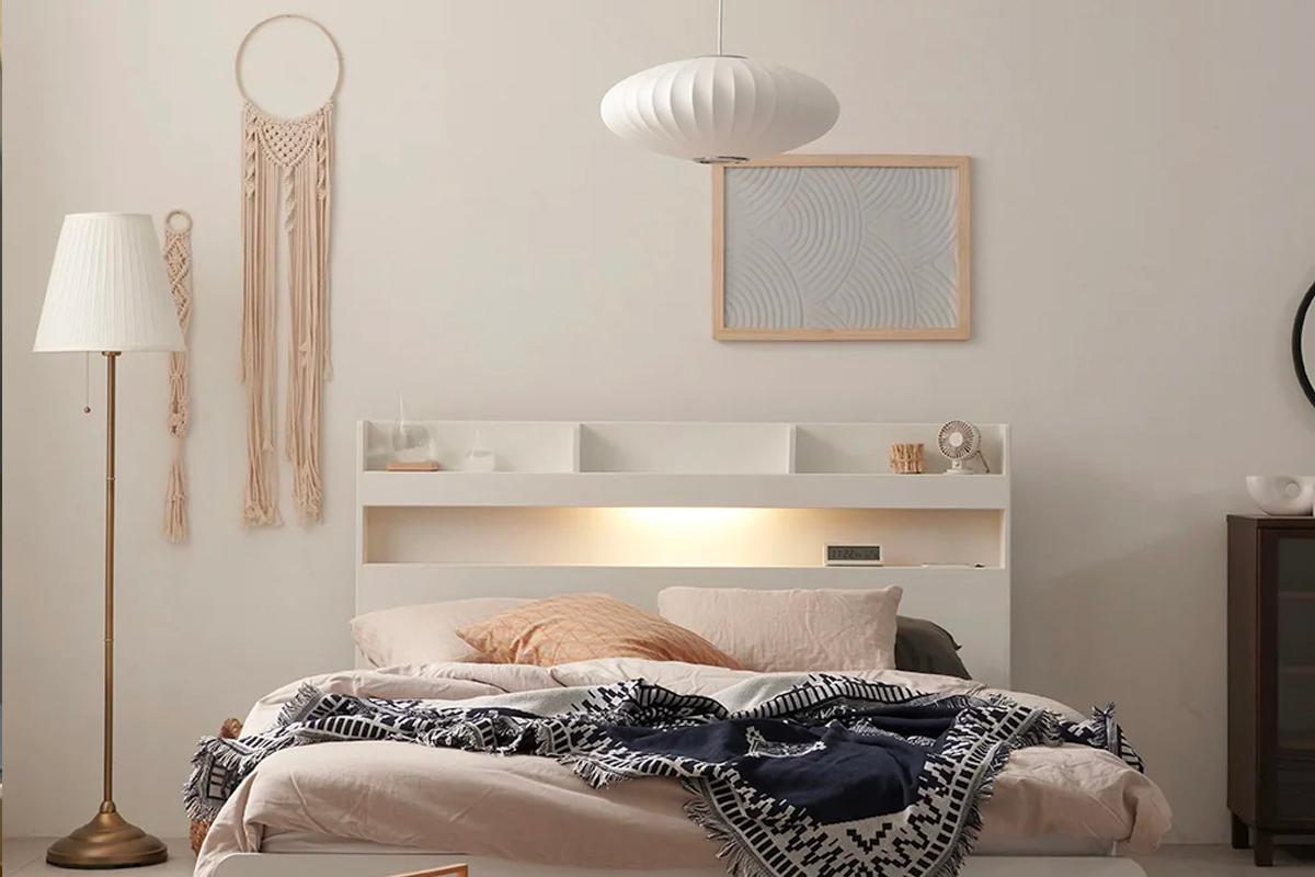 韓式房間的小物霞飾，植物和照片等簡單的點綴，激活了房間的生氣和活力。