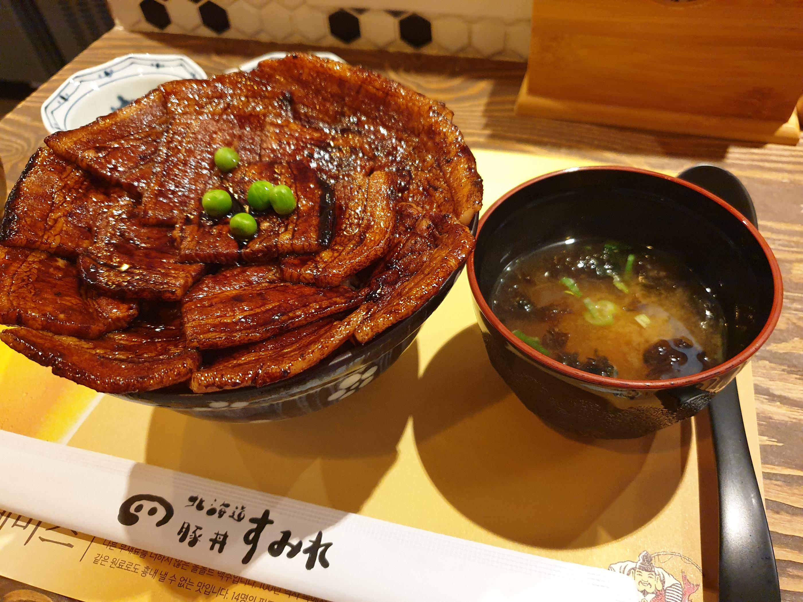 韓国、韓国料理、韓国豚丼、韓国日本料理、日本料理屋、豚丼、ぶたどん、ブタドン、韓国シンチョン、シンチョン、新村、北海道豚丼すみれ、日韓夫婦がやっているお店、日韓夫婦