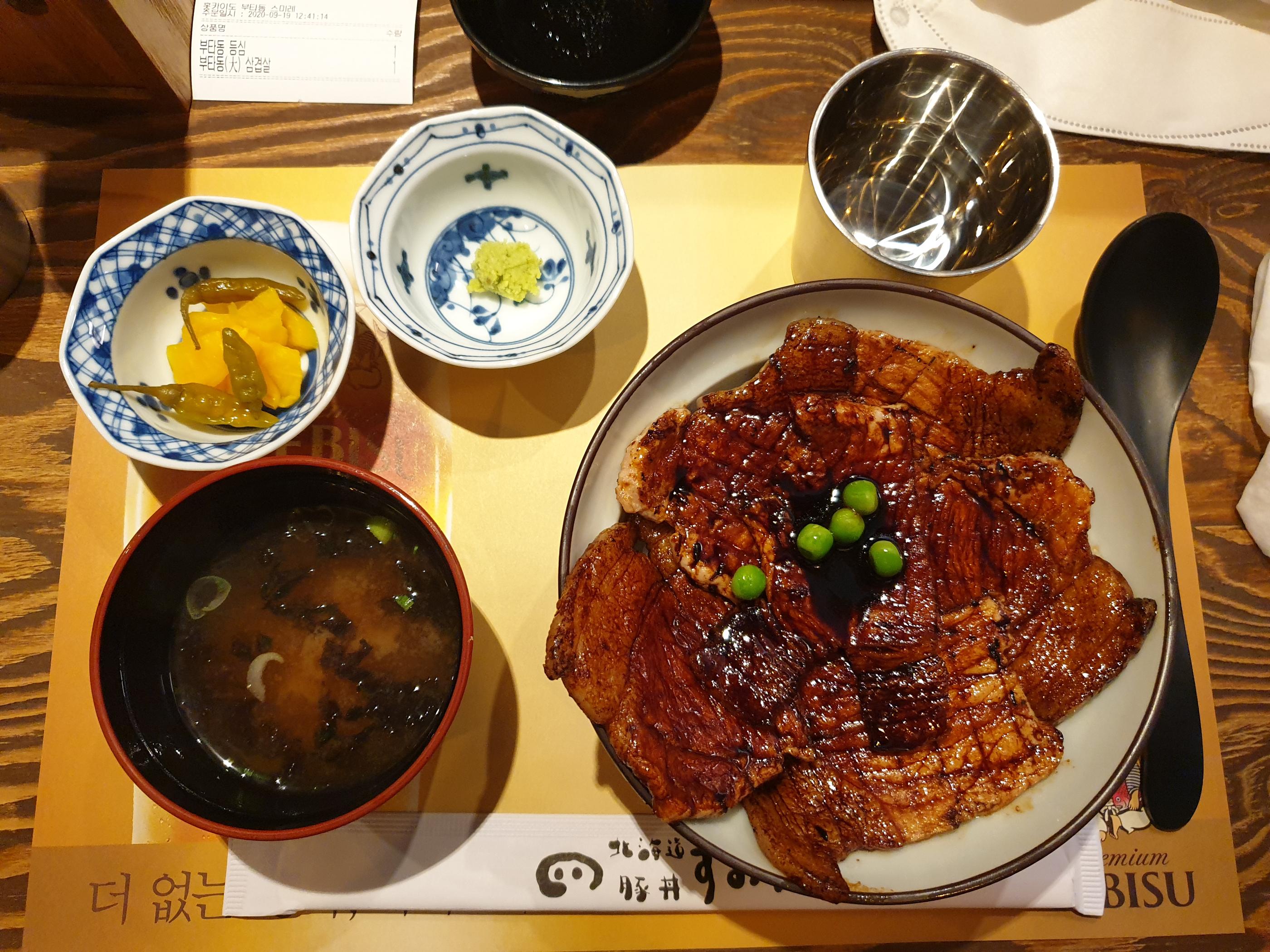 韓国、韓国料理、韓国豚丼、韓国日本料理、日本料理屋、豚丼、ぶたどん、ブタドン、韓国シンチョン、シンチョン、新村、北海道豚丼すみれ、日韓夫婦がやっているお店、日韓夫婦