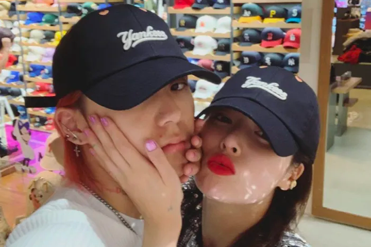 簡約配搭的情侶棒球帽，韓國隨性風格服飾。