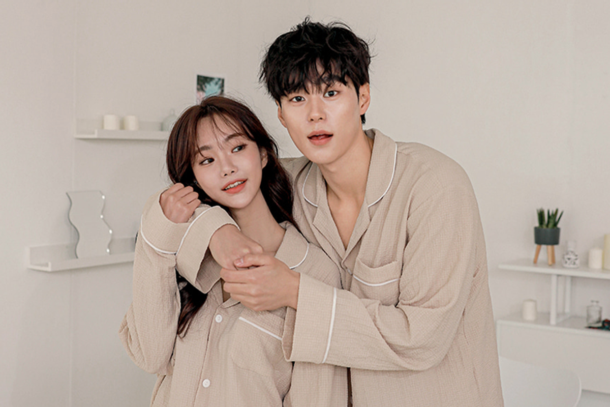 米色情侶睡衣，舒適居家的韓國風情。