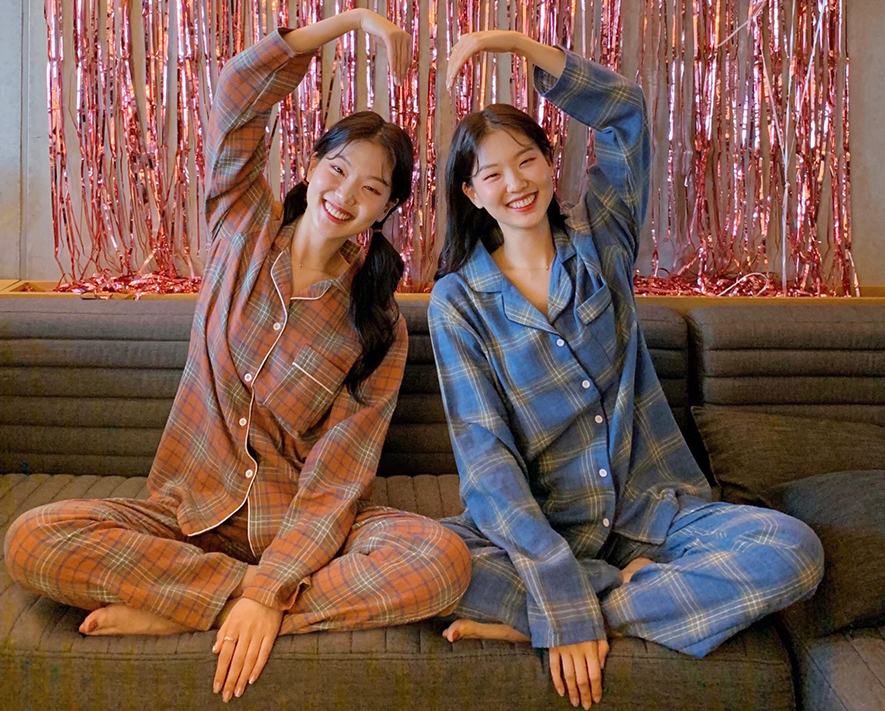Cocokkan Pakaian Anda Seperti Pasangan Korea! Daftar Item Panas Untuk Cocok Dengan Pasangan Anda!
