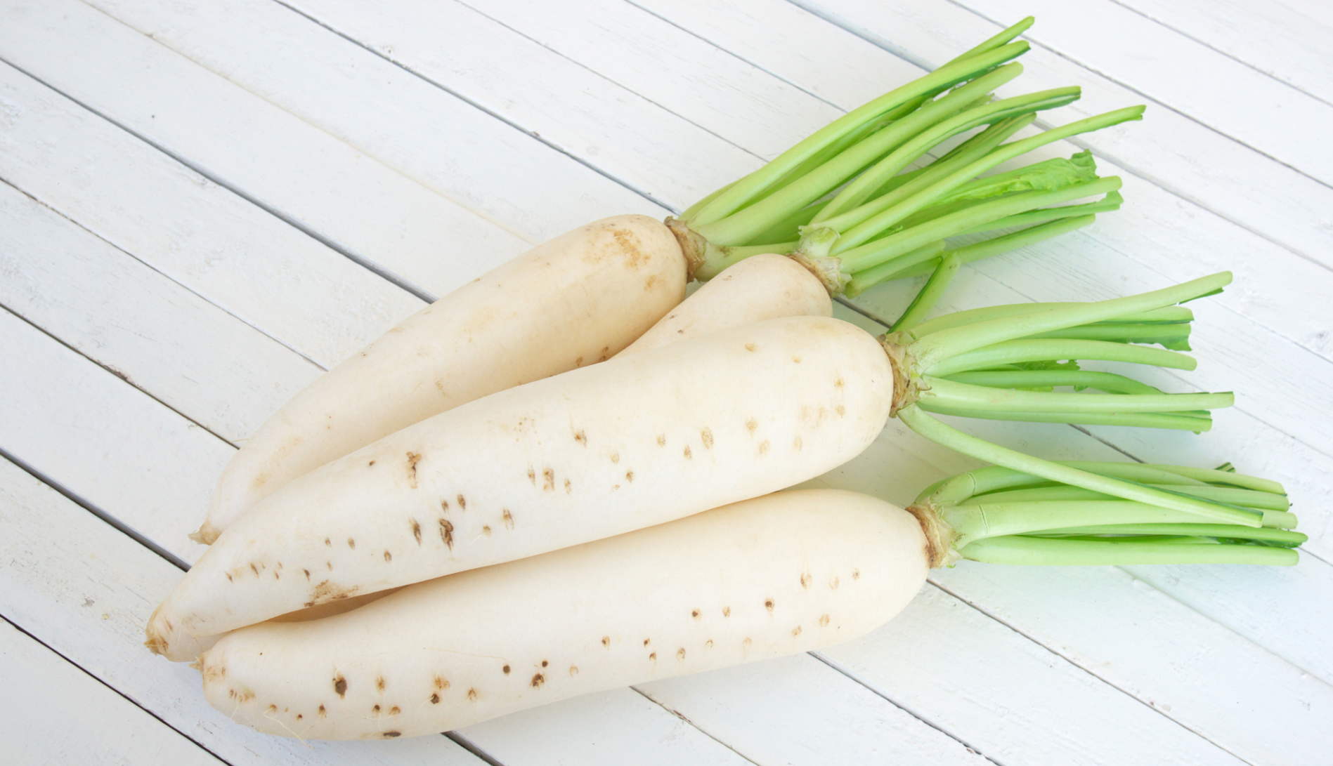 新鮮な大根の束、韓国での夢佔いで大根に関する夢の象徴的なイメージ