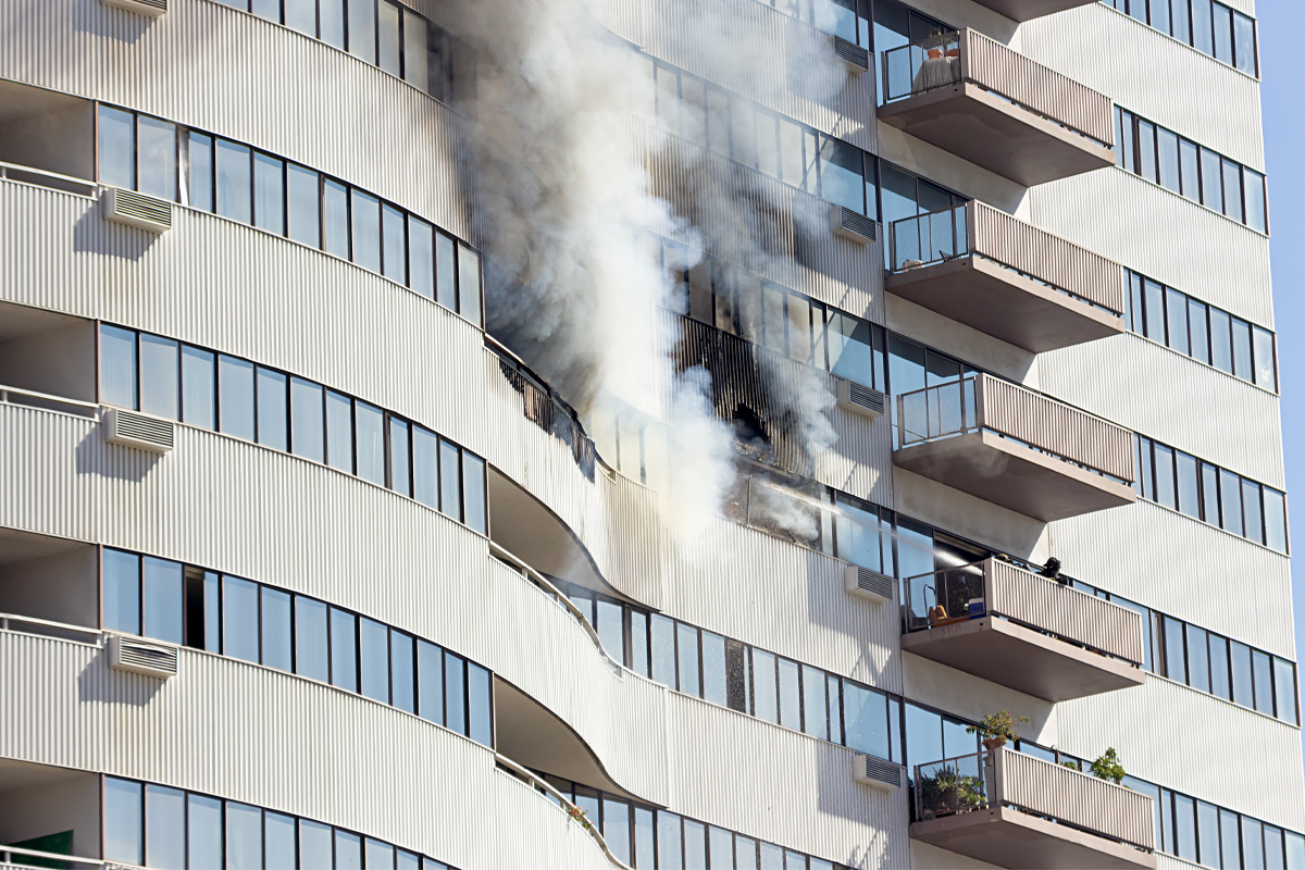 一座高樓著火的場景，可能象徵韓國夢境中的好事發生。