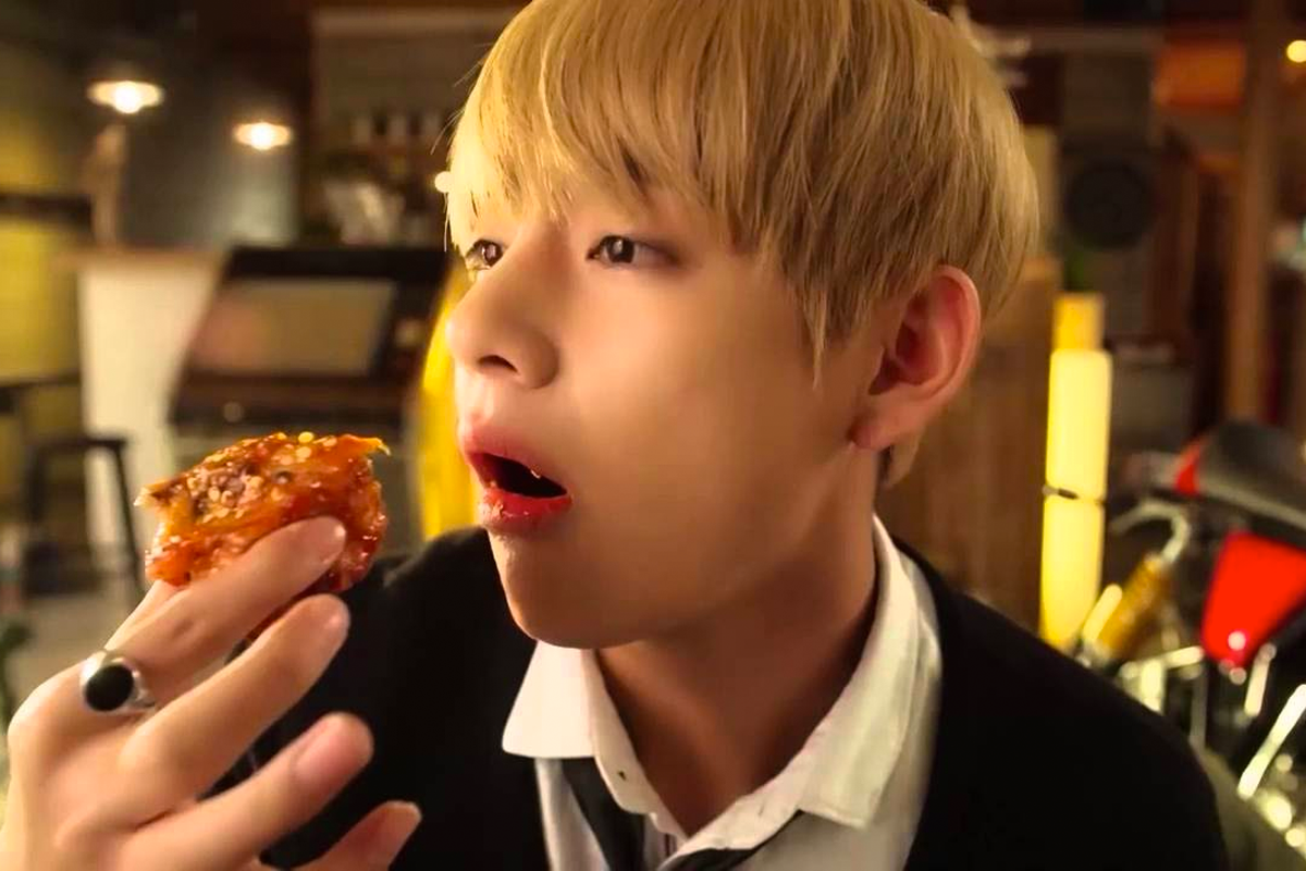 韓國炸雞掂手展示中的美味炸雞