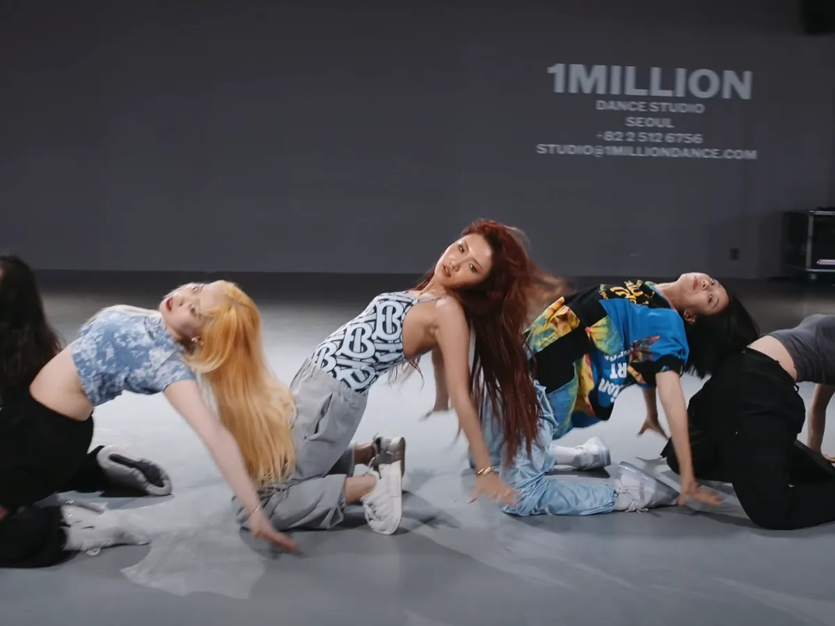 โรงเรียนสอนเต้นในโซล ที่ได้รับความนิยมสูงและเป็นสถานที่อันโด่งดังสำหรับฝึกฝนทักษะการเต้นของผู้ที่สนใจในวงการบันเทิงเกาหลี
